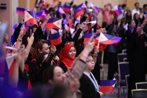 The ‘bagong bayani’ of the Philippines .